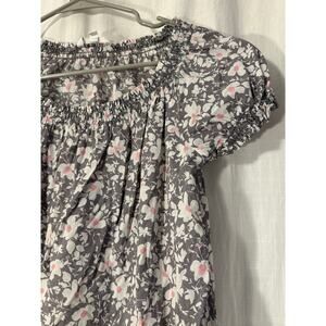 Uniqlo Womens Floral Short Sleeve Cotton Top Gray White Smocked Neck Small